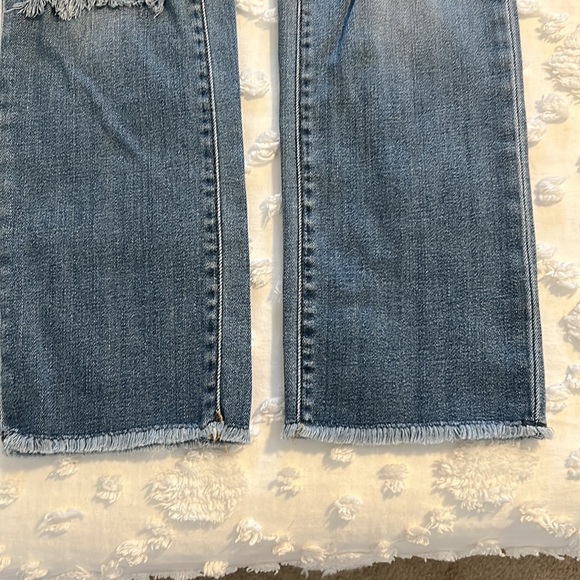 High-Rise Straight Crop Distressed Jeans - Picture 4 of 9